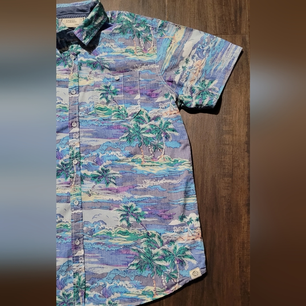 Free planet button down - Picture 2 of 4